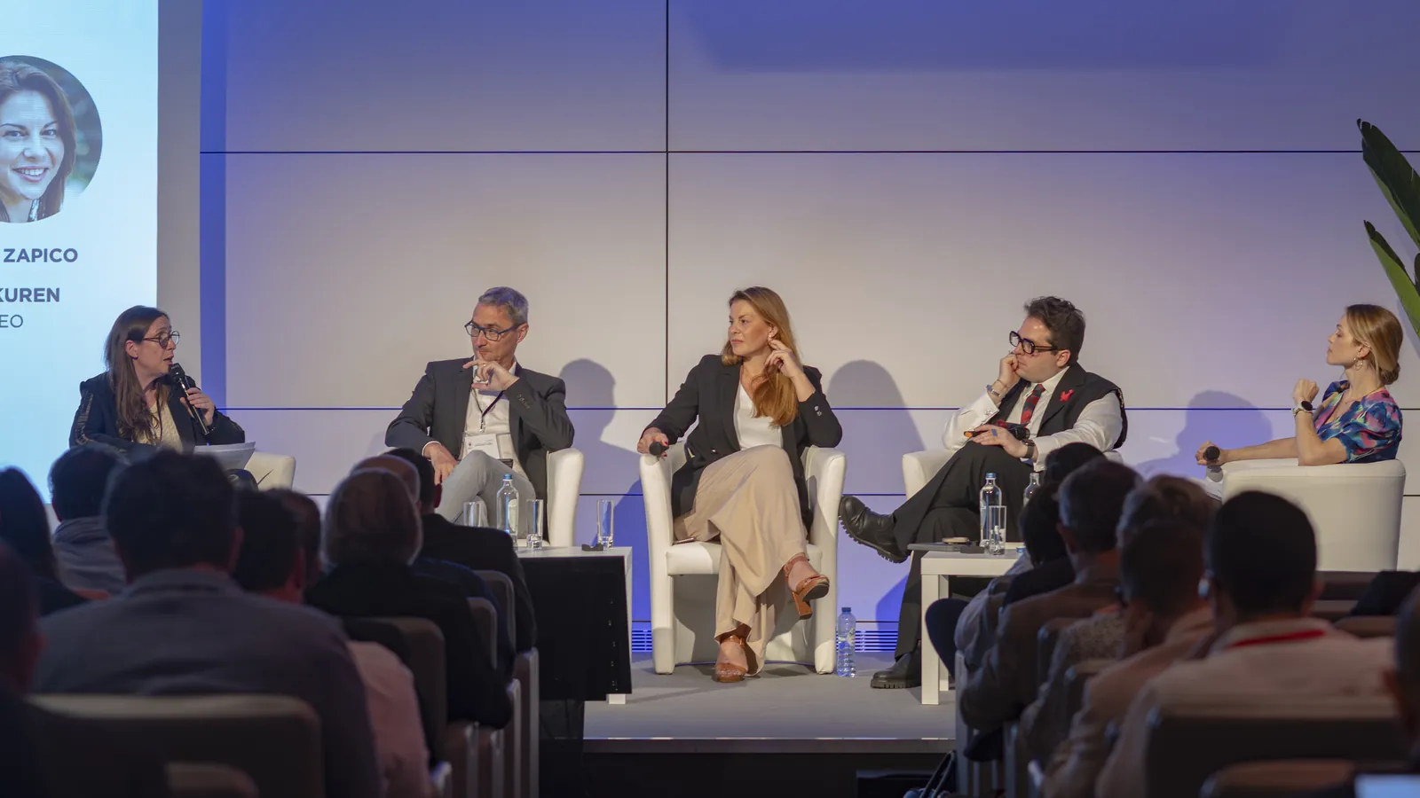 Clémence Philippe, Johann Ruiz, Valérie Zapico, Quentin Adam and moderator Élodie Trojanowski in front of the audience