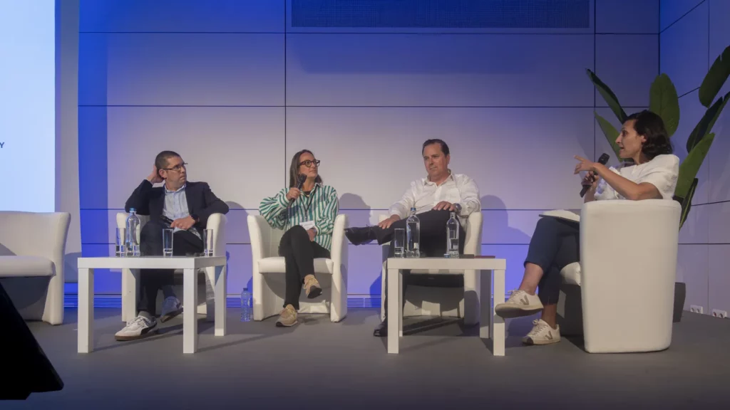 Le panel technologies émergentes au Summit 2025 : Sébastien Couet, Claire Munck, Alexandre Zapolsky et la modératrice Emmanuelle Ghislain