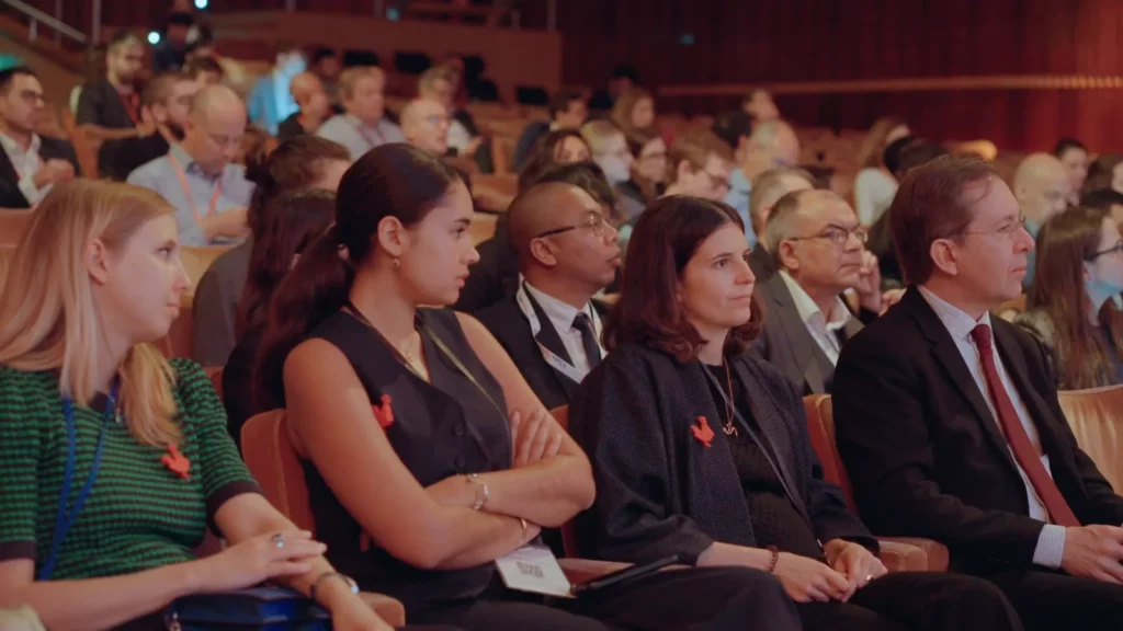 Alice Woda (Mission French Tech), Clara Chappaz (La French Tech) et Arnaud Boulanger dans l'auditorium de Flagey pendant le Summit 2024