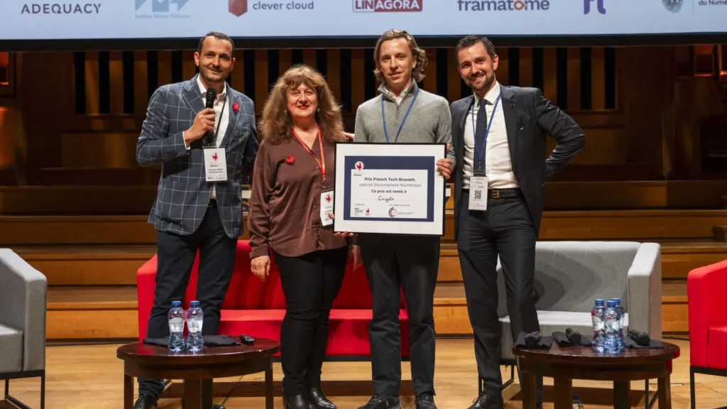 The pitch prize awarded on stage at the 2024 Summit, with Marie-Josée Andrieu and Alexis D'Elia (Expleo)